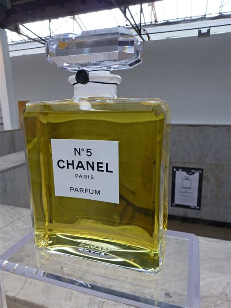 image de grosse bouteille de parfum chanel a imprimer|Plus de 5 000 images de Parfum Chanel et de Parfum .